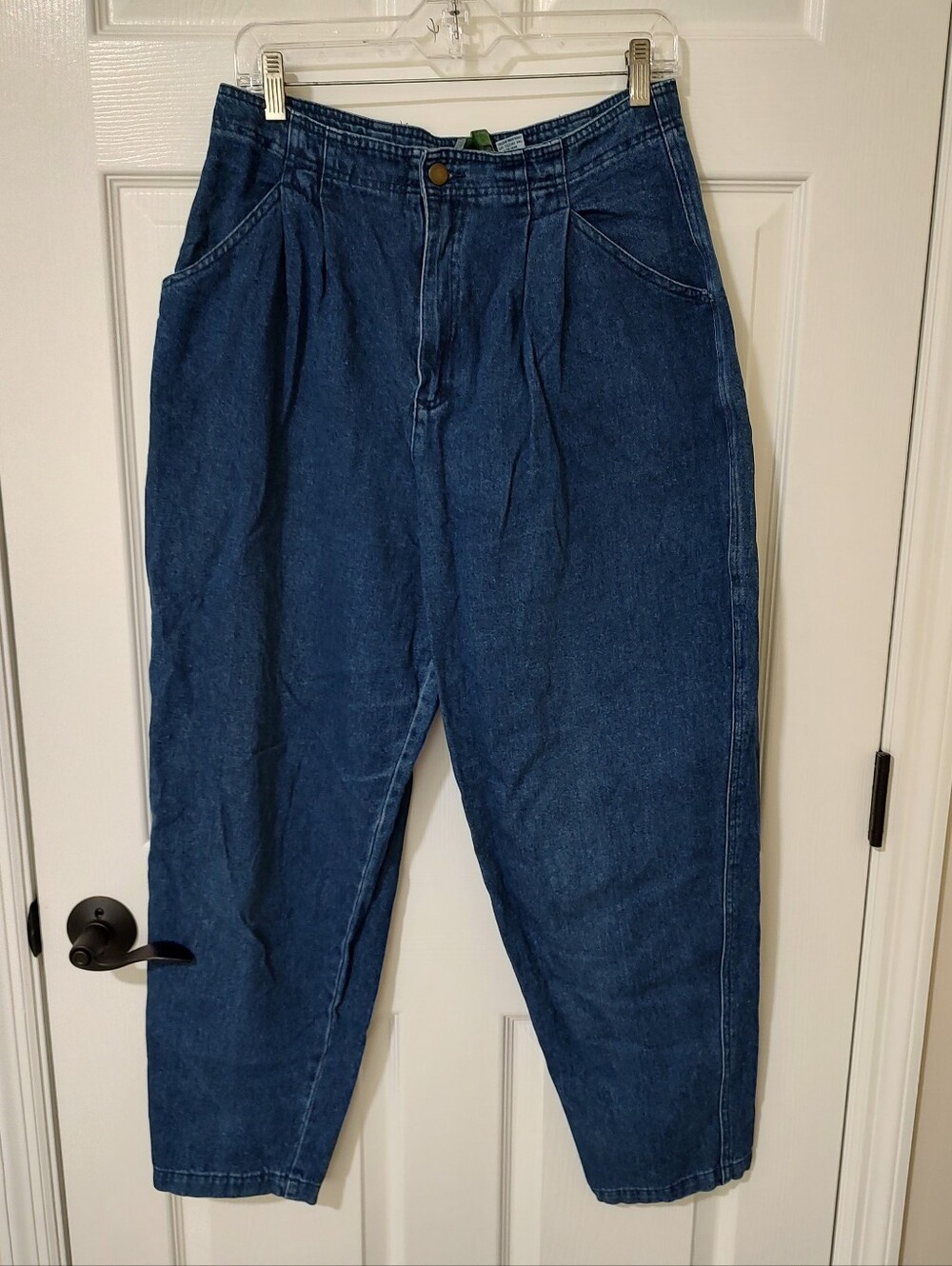 Chaus Vintage High-Waist Pleated Barrel Leg Jeans Sz 14 Or 15" Flat Lay Waist